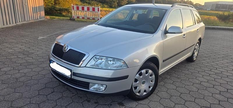 Silber Gebraucht 2007 Skoda Octavia Tour Kombi | 2.200 € (Fairer Preis) - Bild 1/4