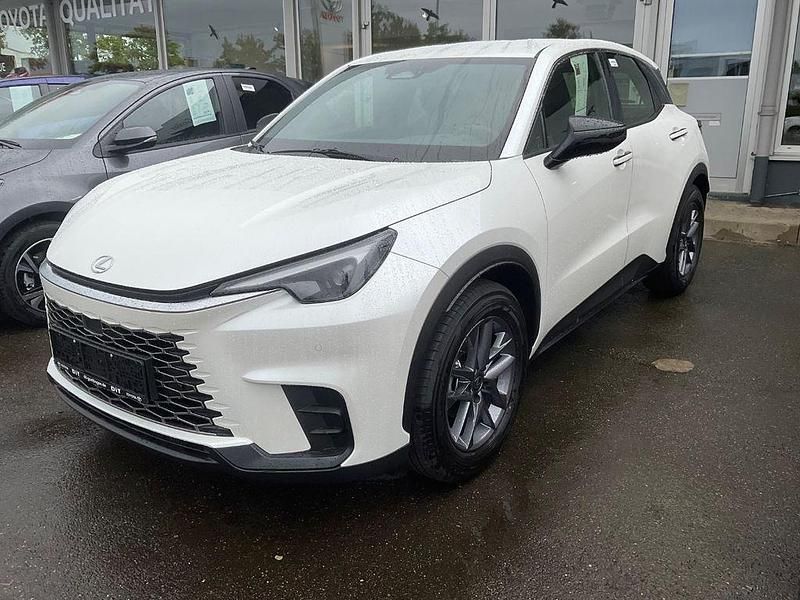 Neu Lexus LBX 136 PS (100 kW) 2025 Sonic white SUV