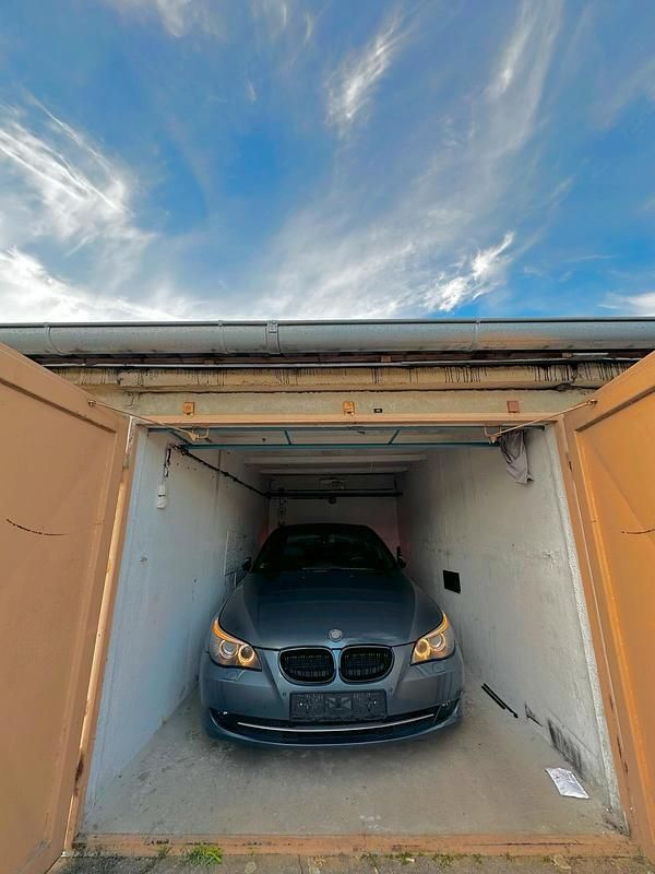 Blau Gebraucht 2010 BMW 530 Sport Line Limousine | 9.200 € (Superpreis) - Bild 1/4