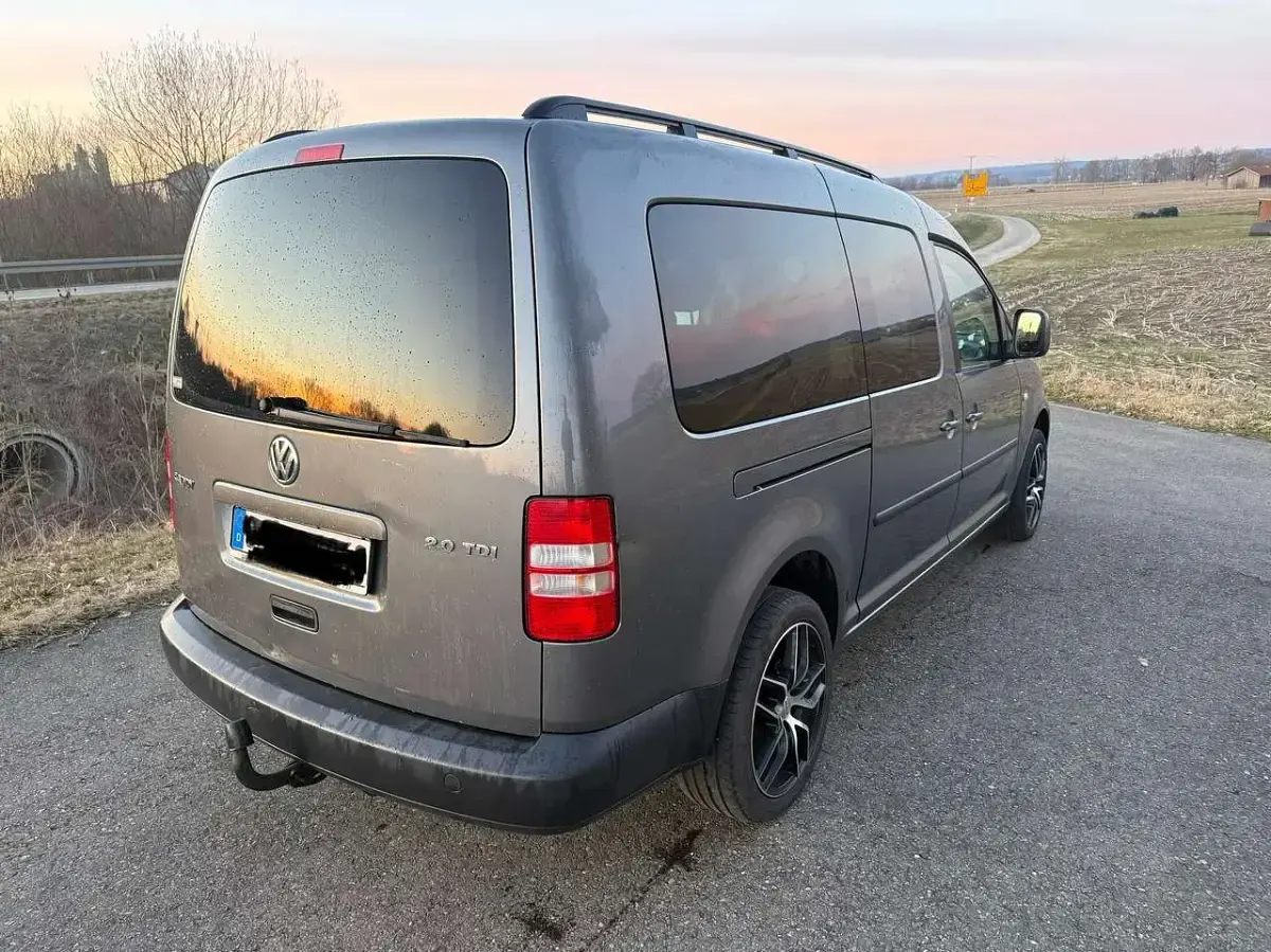 Gebraucht VW Caddy Maxi Trendline 140 PS (102 kW) 2015 Natural grey metallic Van / Kleinbus
