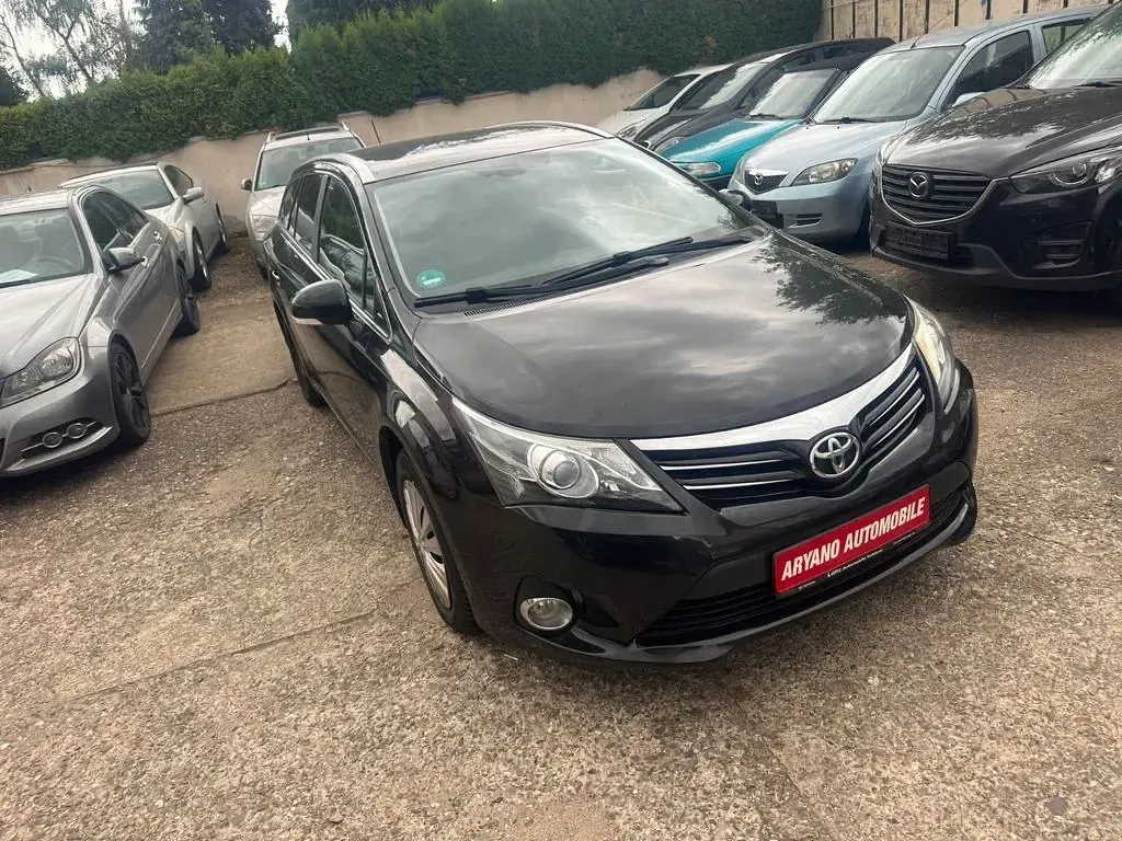 Gebraucht Toyota Avensis Life 147 PS (108 kW) 2013 Schwarz Kombi