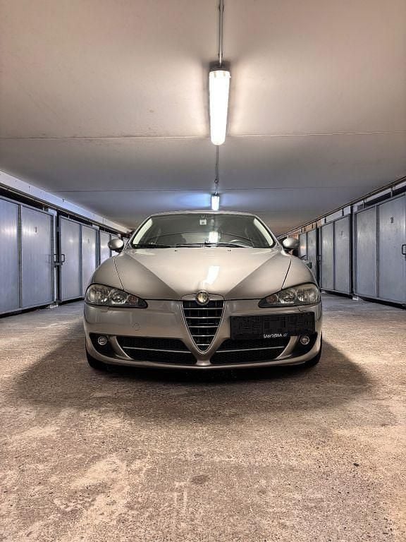 Silber Gebraucht 2007 Alfa Romeo 147 Distinctive Kleinwagen | 1.700 € (Guter Preis) - Bild 1/4
