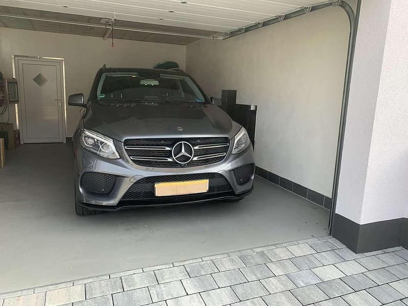 Grau Gebraucht 2019 Mercedes GLE350 AMG line SUV | 31.500 € - Bild 1/4