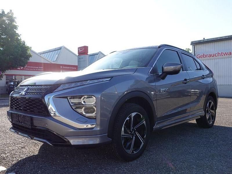 Platinumgrau (m) Gebraucht 2022 Mitsubishi Eclipse Cross Plus SUV | 25.490 € (Fairer Preis) - Bild 1/4