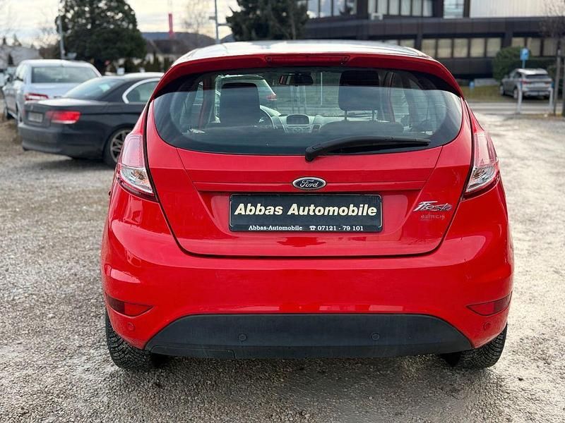 Gebraucht Ford Fiesta Trend 80 PS (58 kW) 2016 Rot Kleinwagen