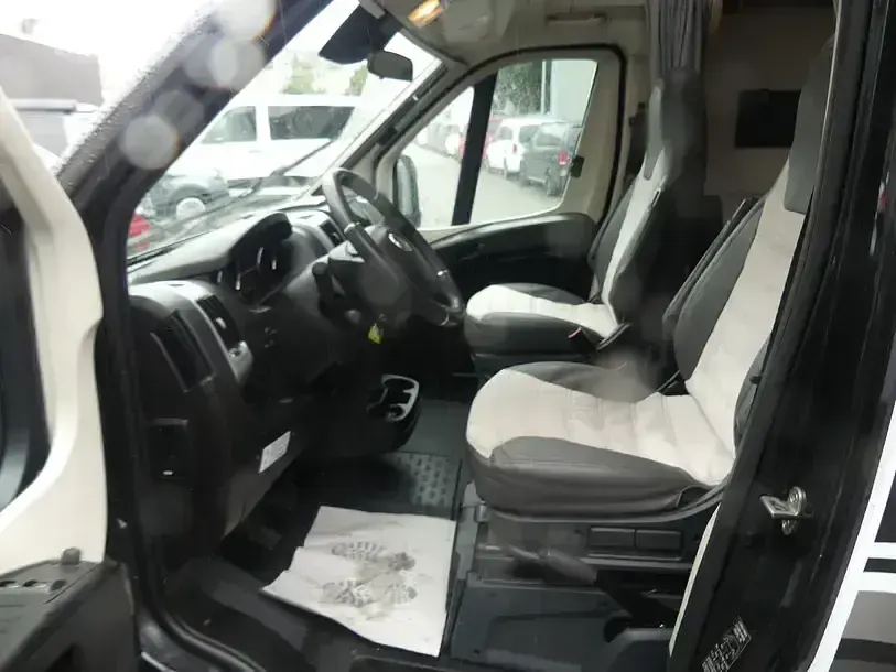 Gebraucht Fiat Ducato 140 PS (102 kW) 2021 Schwarz (metallic) Van