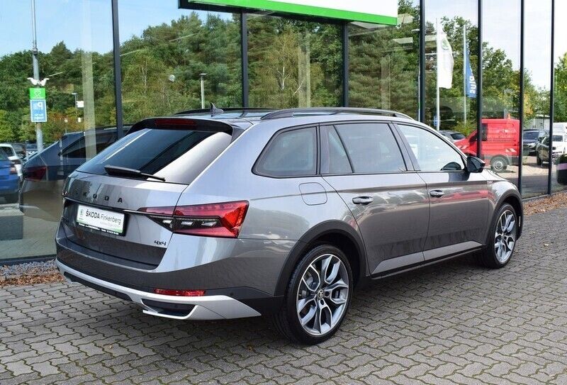 Gebraucht Skoda Superb 200 PS (147 kW) 2023 Graphite grau metallic met. graphite grau metallic met. Kombi