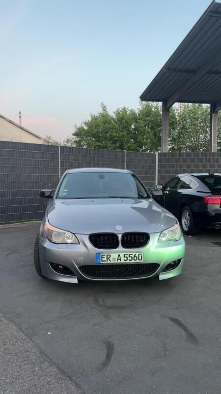 Grau Gebraucht 2004 BMW 530 Limousine | 5.500 € - Bild 1/4