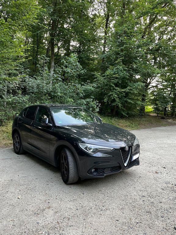 Gebraucht Alfa Romeo Stelvio Super 210 PS (154 kW) 2017 Schwarz SUV