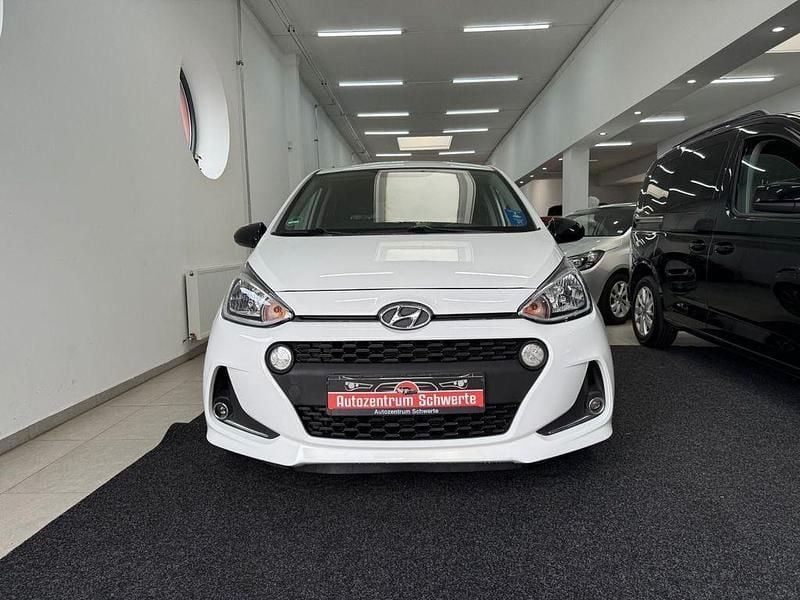 Weiß Gebraucht 2019 Hyundai i10 YES! Kleinwagen | 8.999 € (Fairer Preis) - Bild 1/4