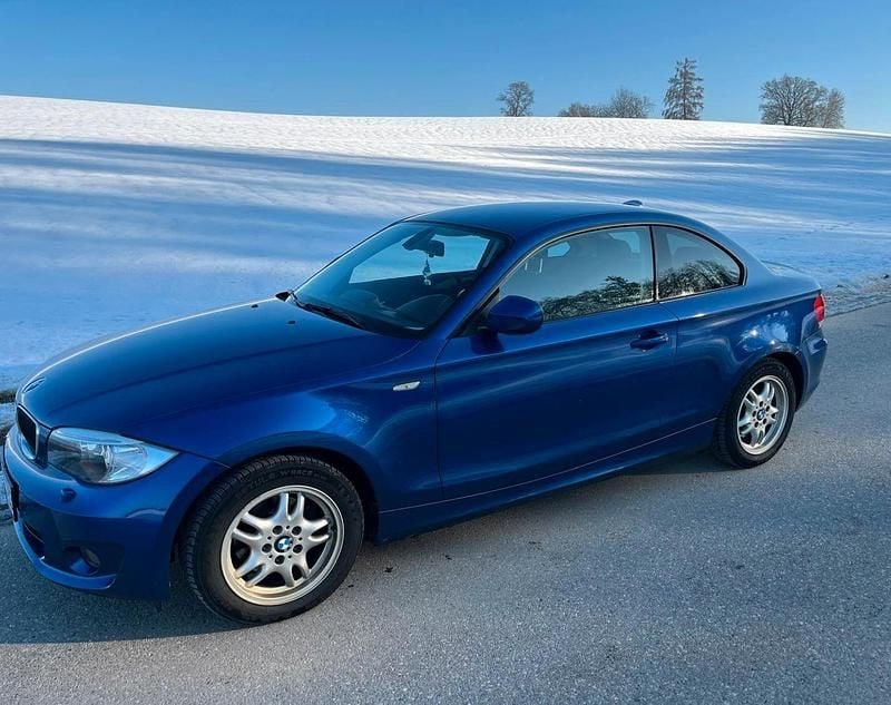 Blau Gebraucht 2012 BMW 118 Coupé Coupé | 8.900 € (Fairer Preis) - Bild 1/4