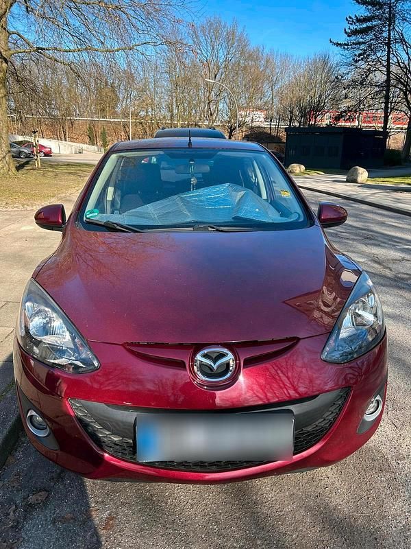 Gebraucht Mazda 2 75 PS (55 kW) 2012 Rot Kleinwagen
