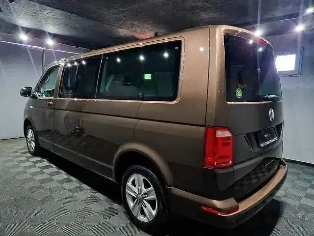 Używany VW Multivan 143 KM (105 kW) 2018 Brązowy Minivan