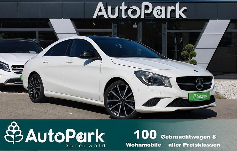 Weiß Gebraucht 2014 Mercedes CLA200 Limousine | 16.850 € (Etwas zu teuer) - Bild 1/3