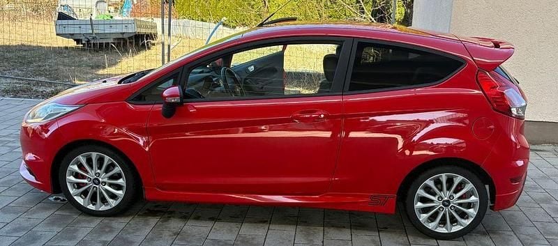 Gebraucht Ford Fiesta ST 182 PS (133 kW) 2015 Rot Kleinwagen