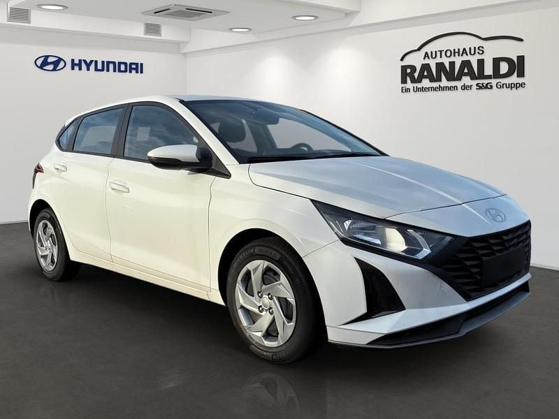 Neu Hyundai i20 Select 79 PS (58 kW) 2025 Gruen Limousine