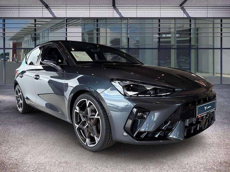 Neu Cupra Leon VZ 300 PS (220 kW) 2025 Magnetic grau Limousine