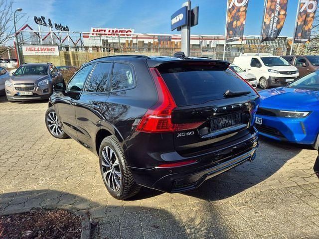 Gebraucht Volvo XC60 Plus 197 PS (144 kW) 2023 Schwarz SUV