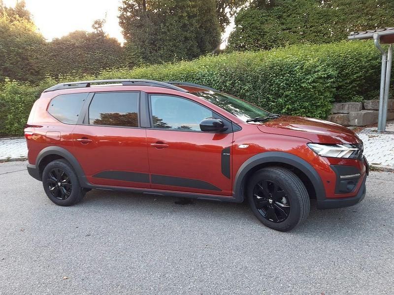 Rot Gebraucht 2022 Dacia Jogger Extreme Van / Kleinbus | 16.900 € (Guter Preis) - Bild 1/4