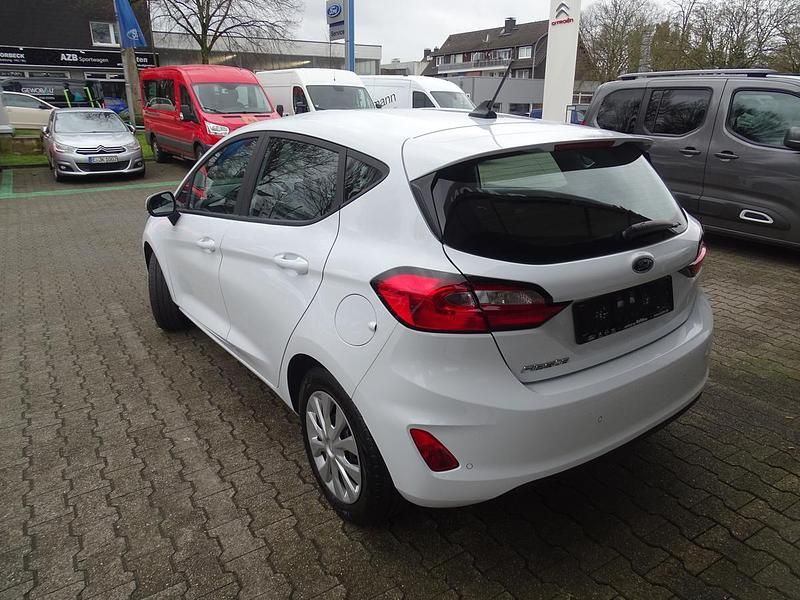 Gebraucht Ford Fiesta Cool & Connect 101 PS (74 kW) 2022 Weiß Kleinwagen