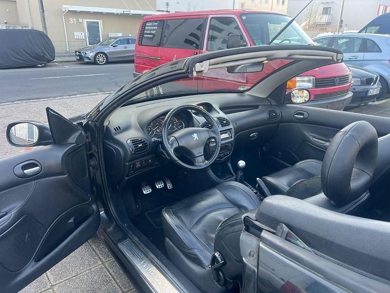 Gebraucht Peugeot 206 CC 109 PS (80 kW) 2003 Schwarz Cabrio