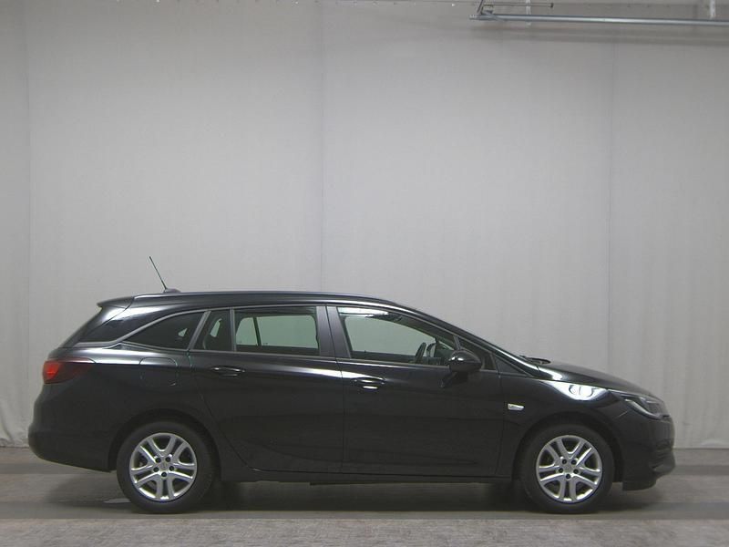 Onyx schwarz metallic Gebraucht 2022 Opel Astra Edition Kombi | 15.480 € (Superpreis) - Bild 1/4
