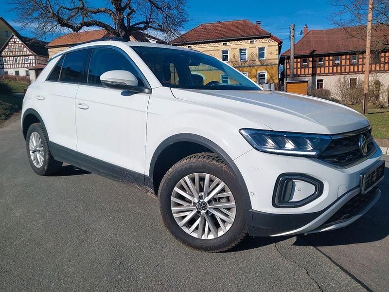 Gebraucht VW T-Roc Life 110 PS (80 kW) 2023 Weiß SUV