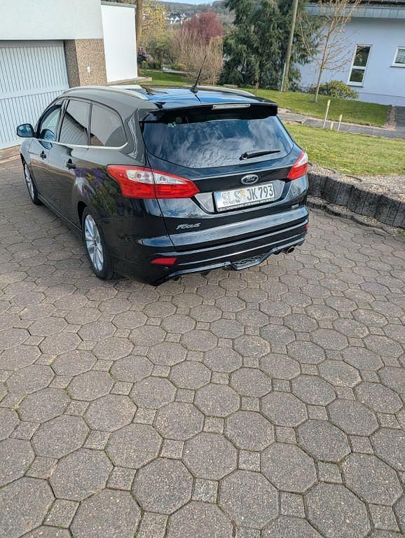 Gebraucht Ford Focus ST-Line 182 PS (133 kW) 2012 Schwarz Limousine
