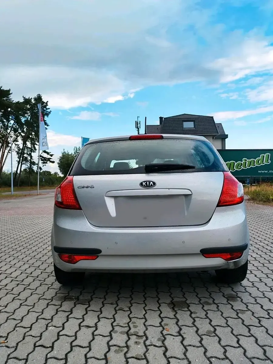 Gebraucht Kia Ceed Edition 7 125 PS (91 kW) 2012 Silber Kleinwagen