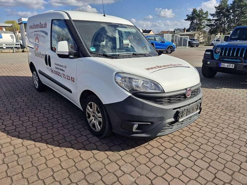 Gebraucht Fiat Doblò 90 PS (66 kW) 2015 Colore esterno (weiß) Van / Kleinbus