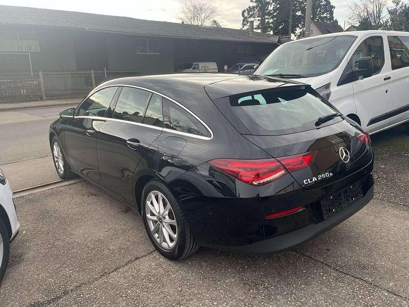 Gebraucht Mercedes CLA250e 160 PS (117 kW) 2022 Schwarz Limousine