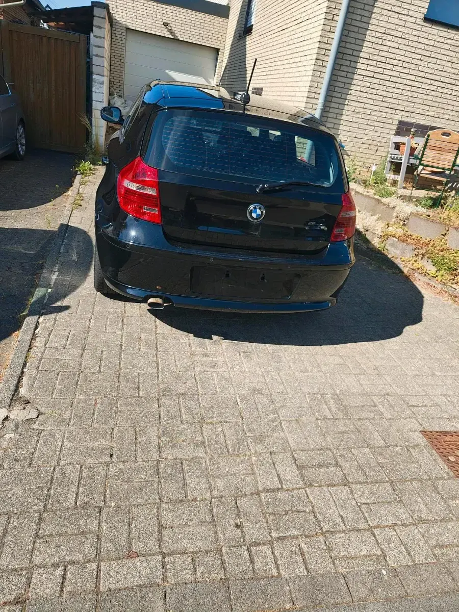 Gebraucht BMW 118 143 PS (105 kW) 2010 Schwarz Kleinwagen