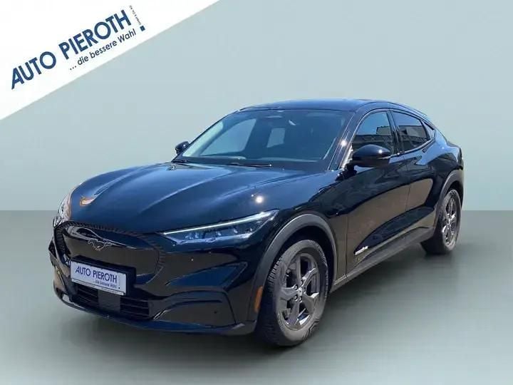 Absolute black Gebraucht 2022 Ford Mustang Mach-E SUV | 31.850 € (Superpreis) - Bild 1/4