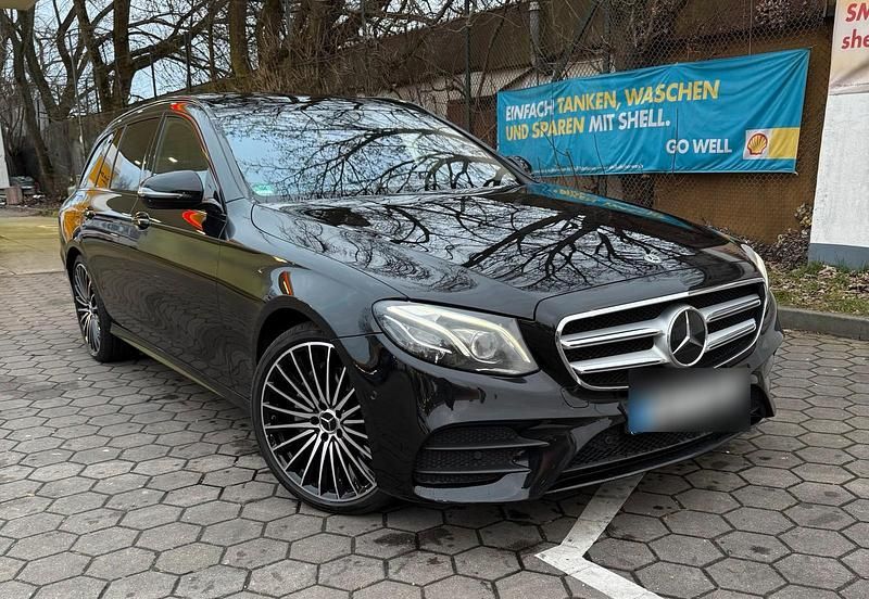Schwarz Gebraucht 2017 Mercedes E350 Kombi | 16.000 € (Superpreis) - Bild 1/4