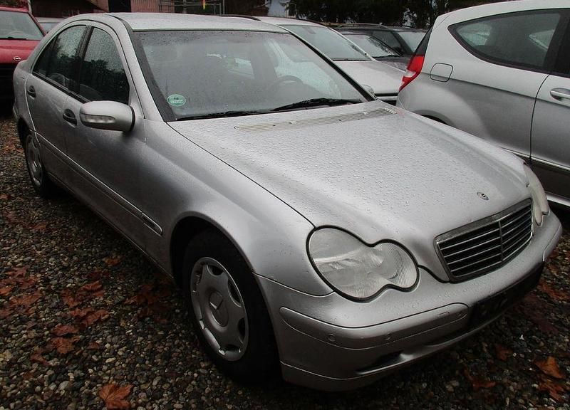 Grau Gebraucht 2000 Mercedes C180 Classic Limousine | 1.550 € (Guter Preis) - Bild 1/4