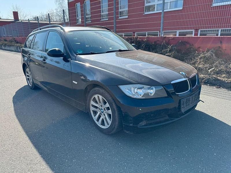 Gebraucht BMW 318 143 PS (105 kW) 2008 Schwarz Kombi