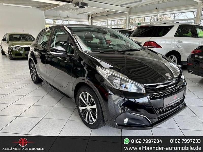 Gebraucht Peugeot 208 Active 82 PS (60 kW) 2017 Schwarz Kleinwagen
