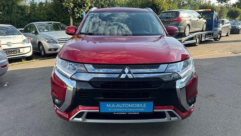 Rot Gebraucht 2020 Mitsubishi Outlander P-HEV SUV | 19.990 € (Superpreis) - Bild 1/4