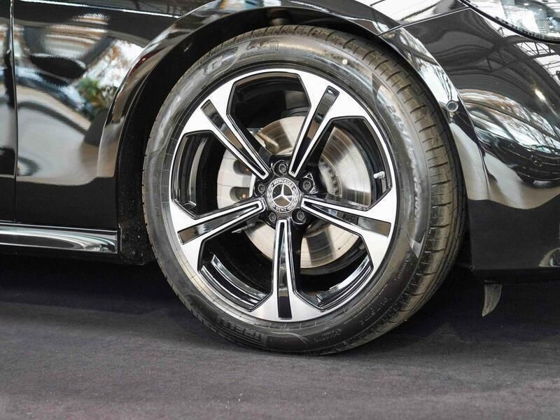 Gebraucht Mercedes E220 Avantgarde 197 PS (144 kW) 2024 Lack obsidianschwarz Kombi