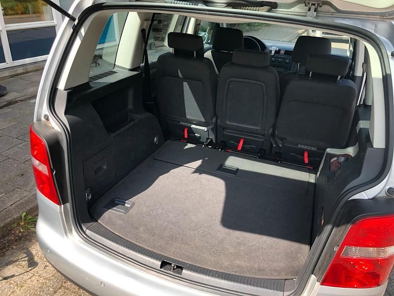 Gebraucht VW Touran 120 PS (88 kW) 2004 Silber Van / Kleinbus