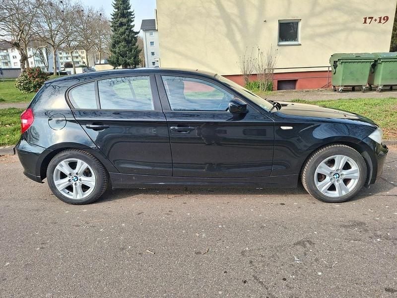 Gebraucht BMW 118 Advantage 143 PS (105 kW) 2011 Schwarz Kleinwagen
