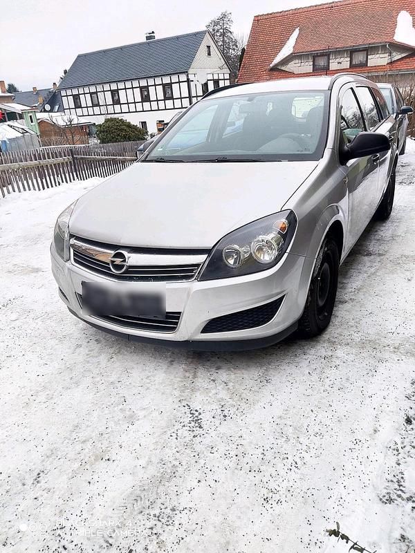 Silber Gebraucht 2010 Opel Astra Kombi | 2.500 € - Bild 1/4