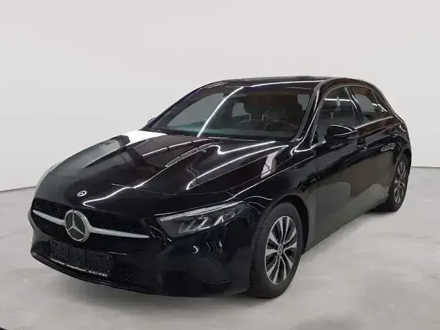 Gebraucht Mercedes A180 136 PS (100 kW) 2023 Schwarz Limousine