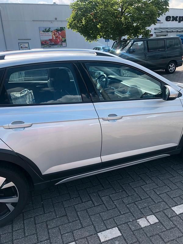 Silber Gebraucht 2023 VW Taigo Style SUV | 20.599 € (Superpreis) - Bild 1/4