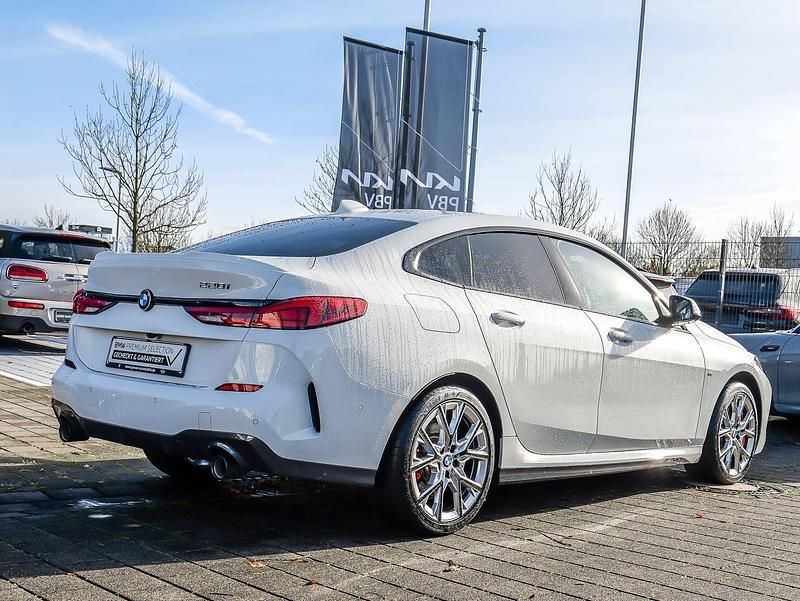 Gebraucht BMW 220 M Sport 178 PS (130 kW) 2024 Weiß Coupé