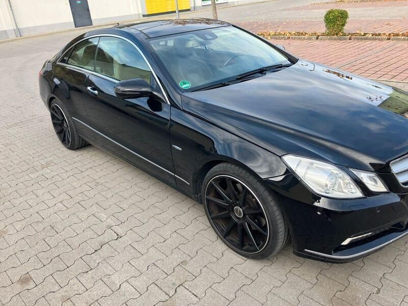 Schwarz Gebraucht 2011 Mercedes E350 Avantgarde Coupé | 12.000 € (Guter Preis) - Bild 1/4