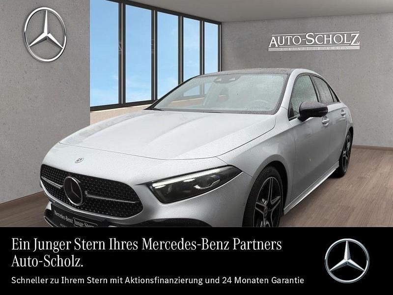 Silber Gebraucht 2024 Mercedes A180 AMG Line Premium Plus Limousine | 30.932 € (Teuer) - Bild 1/4