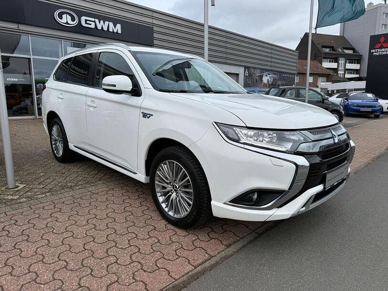 Gebraucht Mitsubishi Outlander Basis 82 PS (60 kW) 2021 Weiss SUV