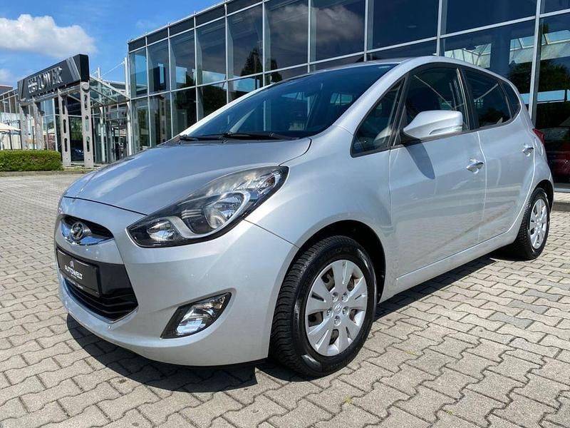 Silber Gebraucht 2012 Hyundai ix20 Classic Van / Kleinbus | 5.390 € (Guter Preis) - Bild 1/4
