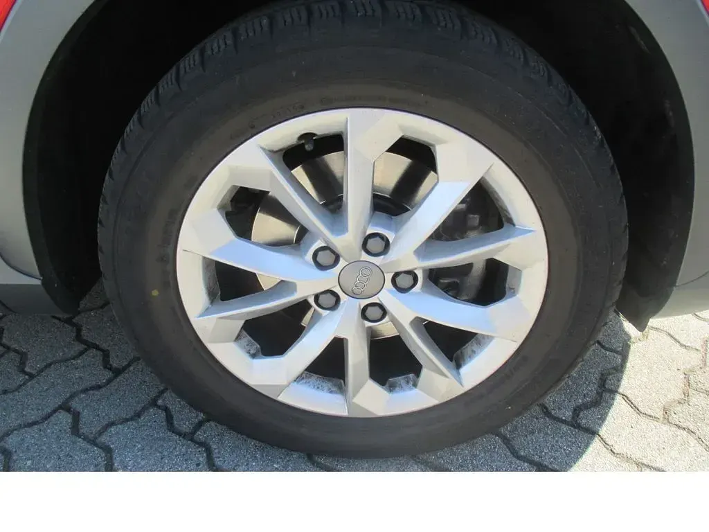 Gebraucht Audi Q3 Design 150 PS (110 kW) 2015 Misanorot perleffekt SUV